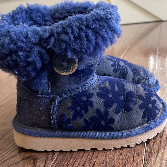 UGG Other - UGG Navy Blue insulated boots toddler size 7